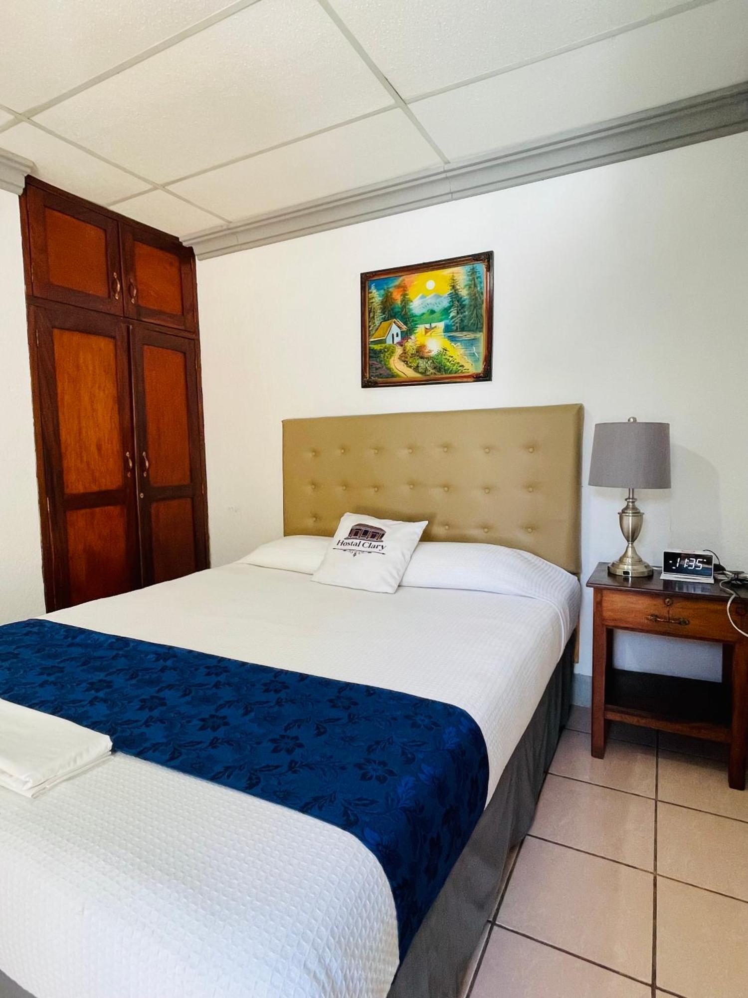 Hostal Clary Leon Ngoại thất bức ảnh