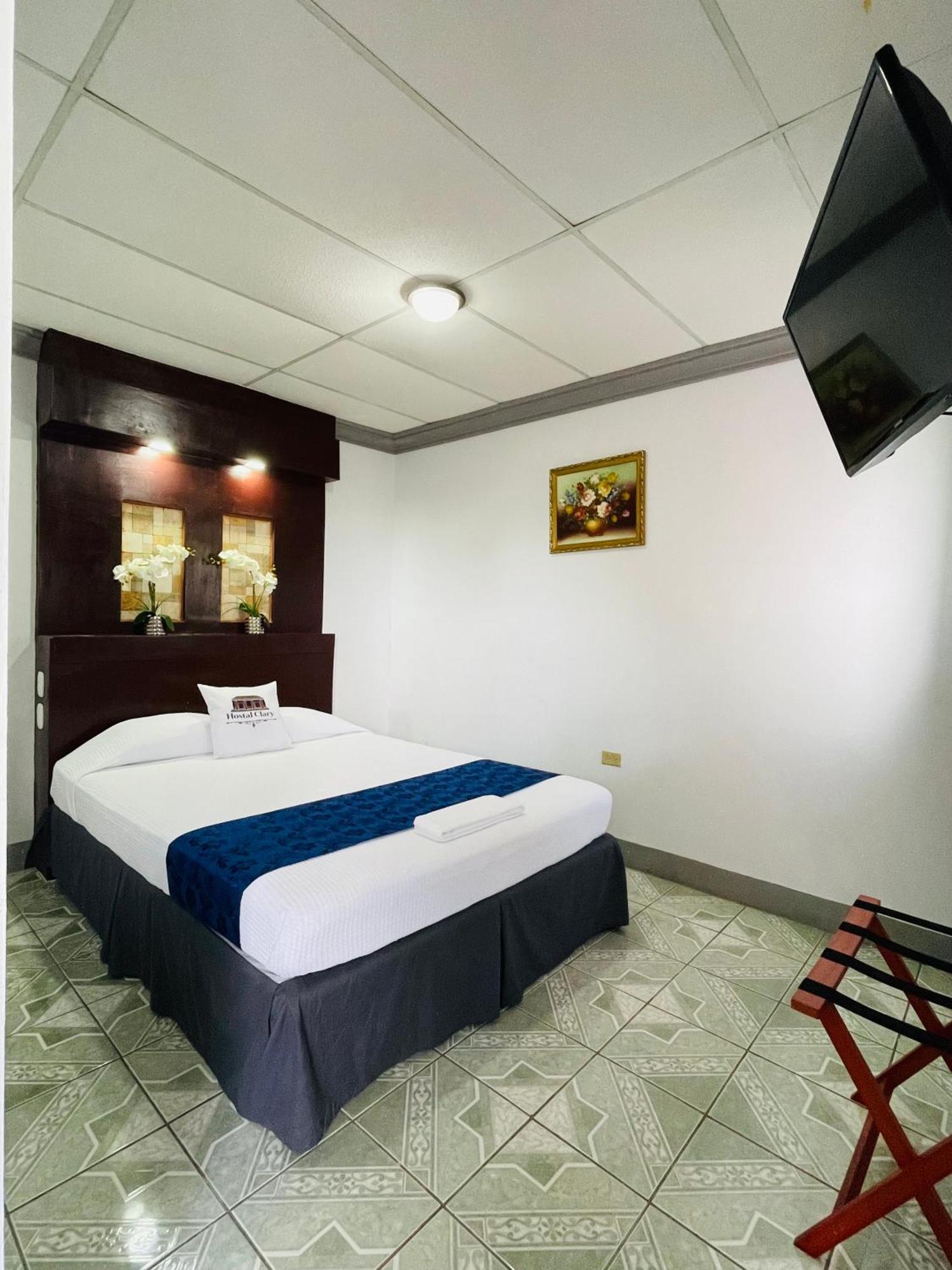 Hostal Clary Leon Ngoại thất bức ảnh